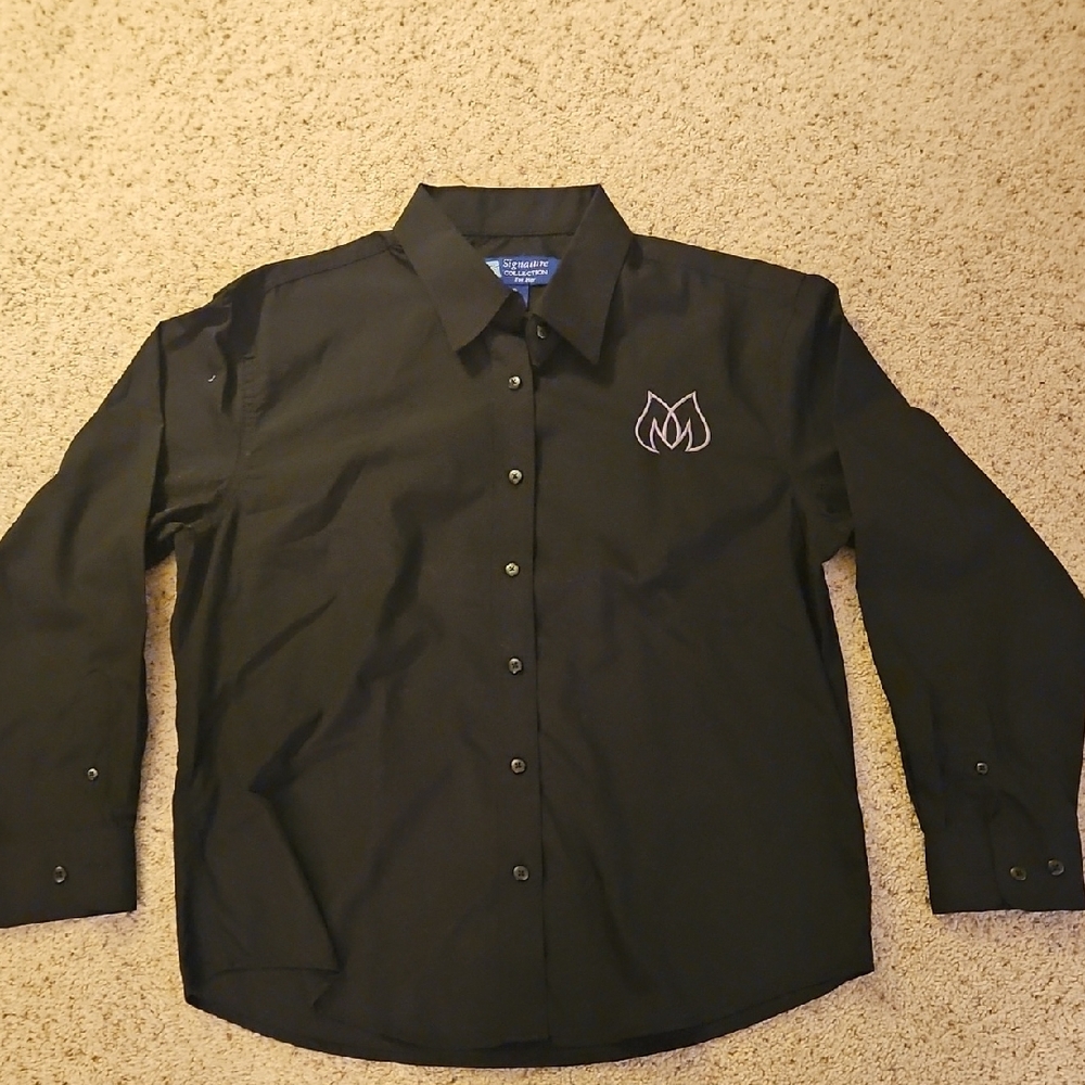 Women's Black Hyvee Market Grille Button Down Shirt